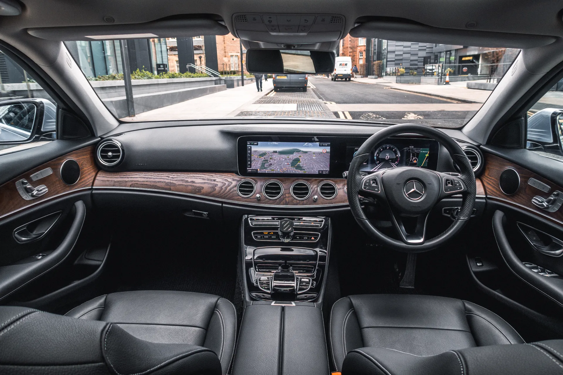 Dundee to Edinburgh Transfer (Chauffeur; Taxi; Tours; Private Hire Car) Dundee to Edinburgh Transfer (Chauffeur; Taxi; Tours; Private Hire Car)