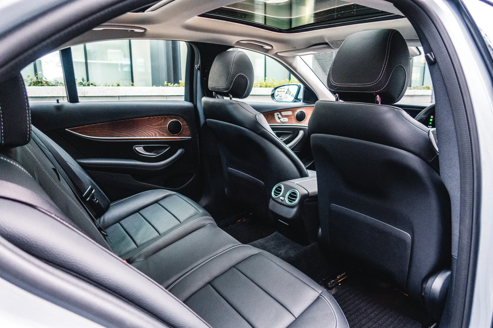 Liverpool to Edinburgh Transfer (Chauffeur; Taxi; Tours; Private Hire Car) Liverpool to Edinburgh Transfer (Chauffeur; Taxi; Tours; Private Hire Car)