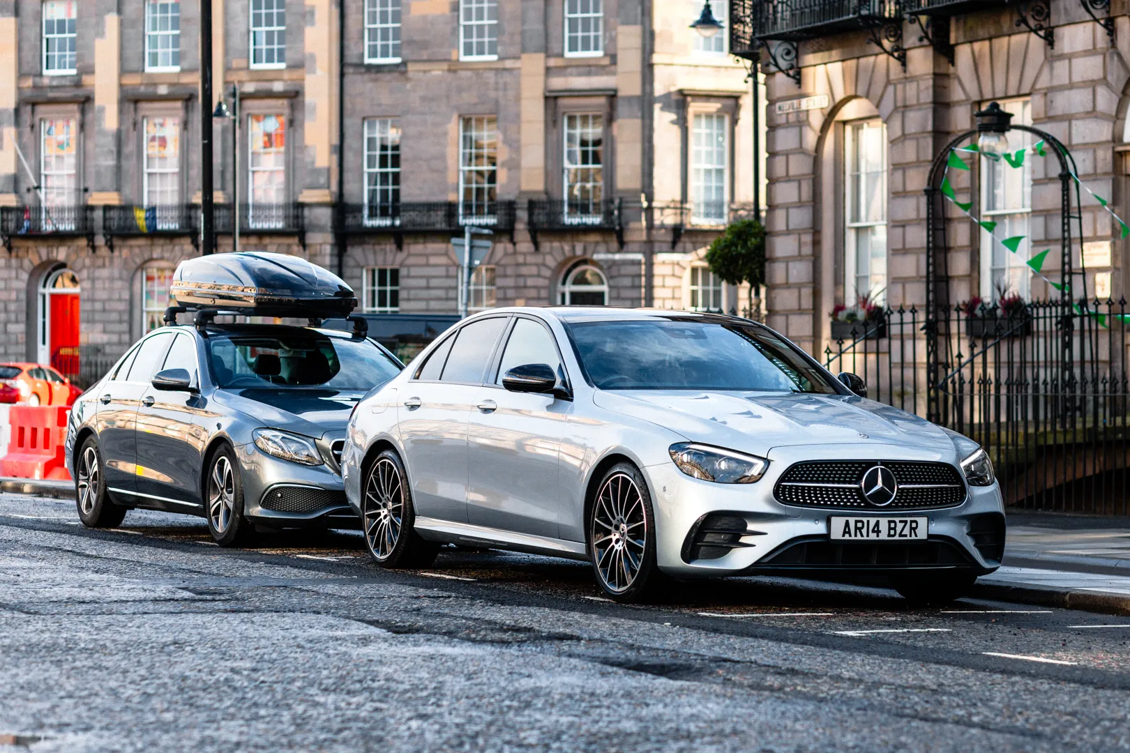 Edinburgh to St Andrews: Comfortable Travel with Mercedes-Benz Mercedes-Benz saloon and estate ready for Edinburgh to St Andrews airport transfer