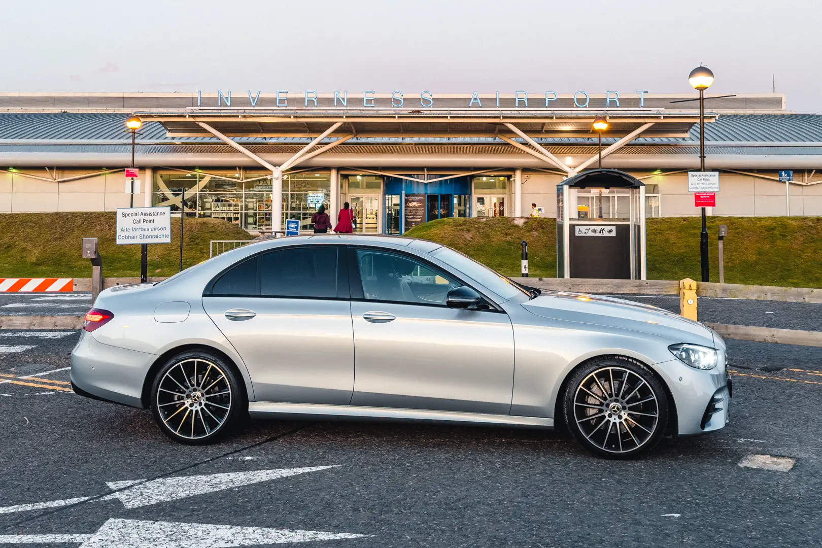 Inverness Airport Executive Car – St Andrews Transfer Mercedes-Benz E-Class ready for an airport transfer at Inverness, for St Andrews transfer service.